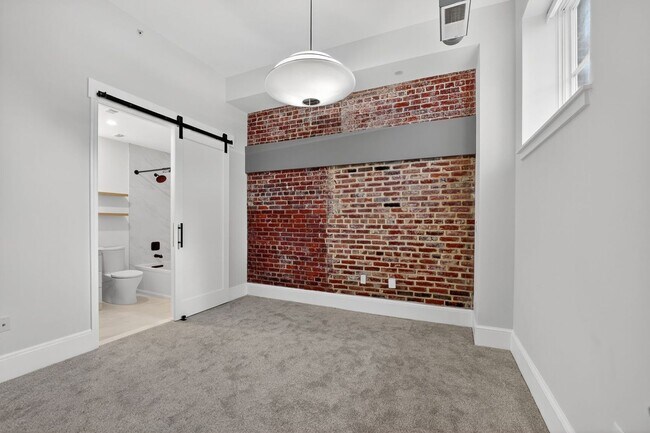 Building Photo - Available Now! 2 Bed // 2 Bath in Bloomingdale / Ledroit Park with Parking!