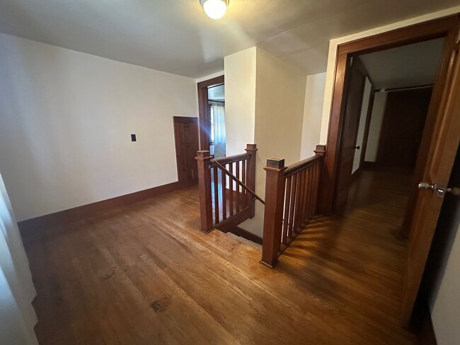 Building Photo - 3 Bedroom / 1.5 Bath Brick Home on 1.4 Acr...