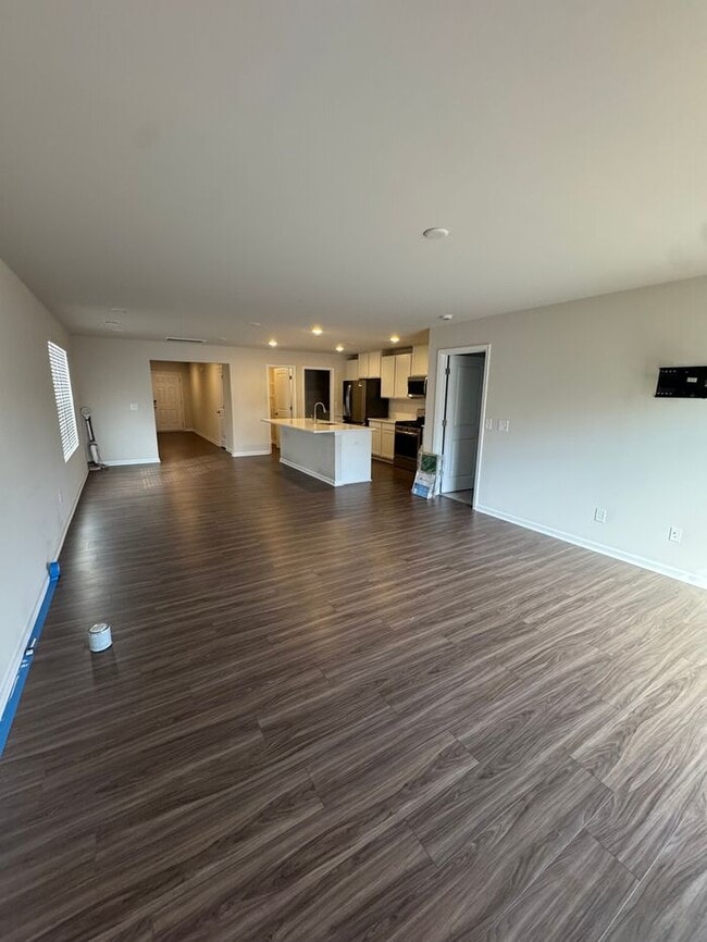 Building Photo - Beautiful 5 Bedroom Spacious Home