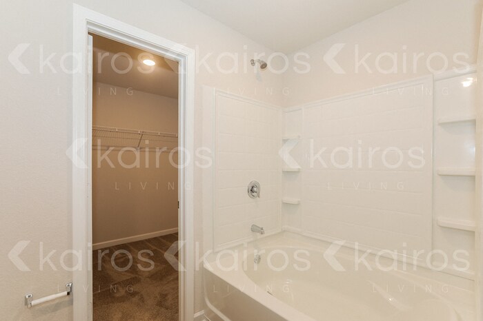 Building Photo - 3505 Bridgewood Dr