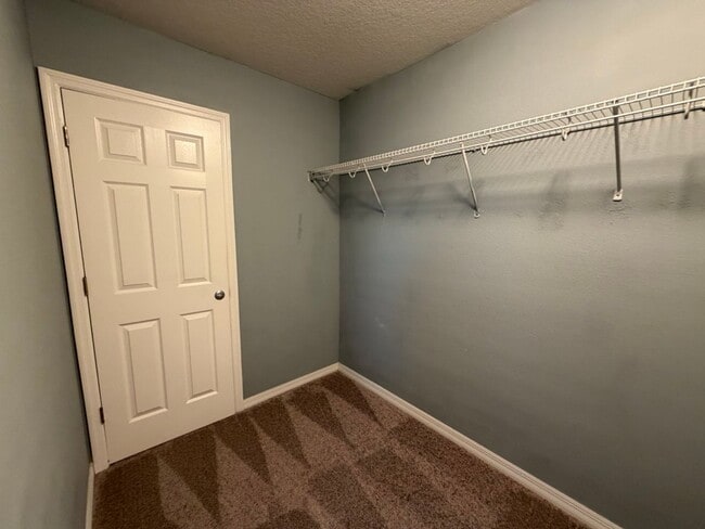 Building Photo - 5-Bed / 4.5 Bath Pool Home Available Now!