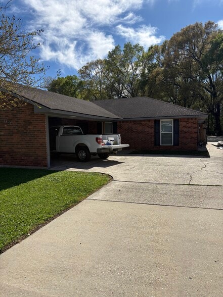 covered 2 car parking - 10937 Carmel Dr