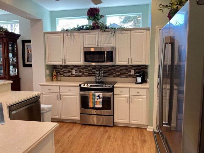 Building Photo - Two Bedroom, Two Bath UNFURNISHED Home in ...