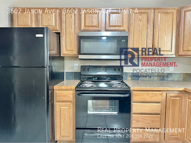 Building Photo - 3 Bed/ 1.5 bath duplex - Pets negotiable