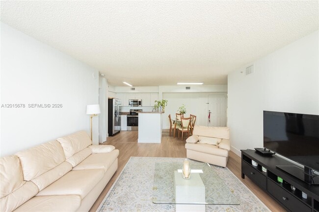 Building Photo - 1155 Brickell Bay Dr