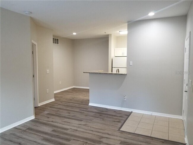 Building Photo - 1910 E Palm Ave