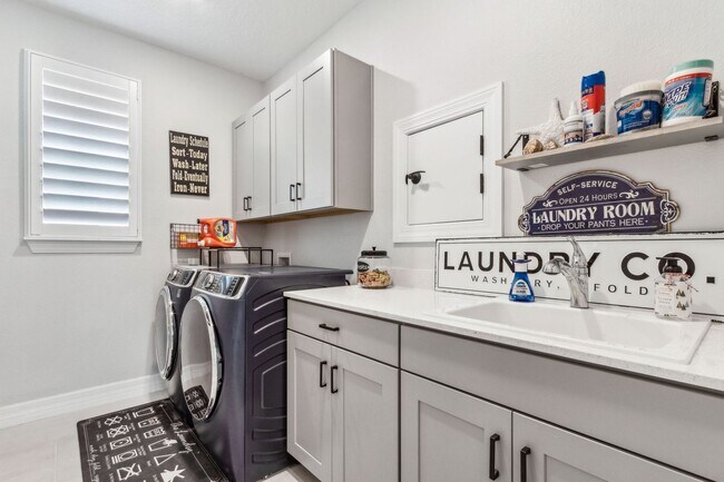 Building Photo - Discover the Ideal 55+ Lifestyle in Your N...