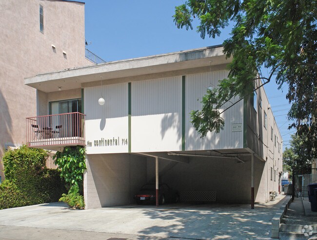 Primary Photo - 714 N West Knoll Dr