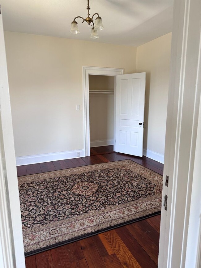 Building Photo - Stunning 1890 Eastlake Victorian | 5 Bedrooms | 2 Bathrooms | Flex Spaces | Steps from Old Town E...