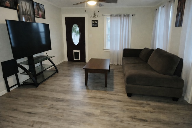 Building Photo - 1235 Kappes St