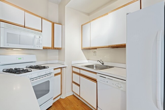 Building Photo - Beautiful Bella Vista Three Bedroom Townhome with Parking