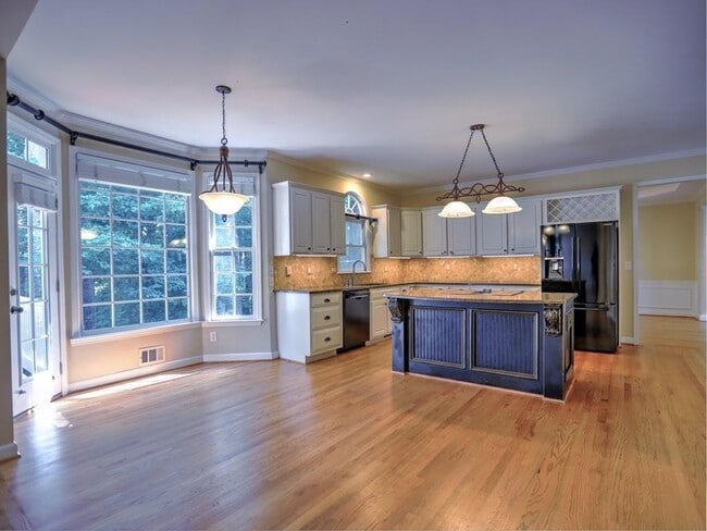 Building Photo - 515 Mellbrook Ln