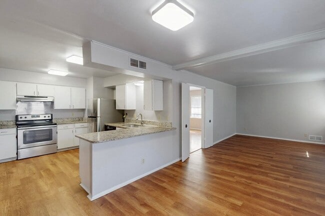 Building Photo - 7948 Habersham Ln