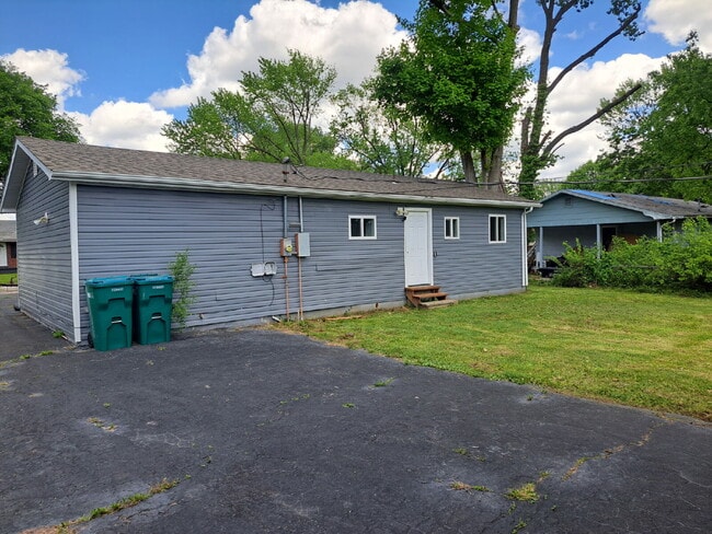 Building Photo - "3-Bedroom Retreat in Cahokia Heights – Co...