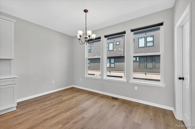 Building Photo - 1087 Hampton Cir