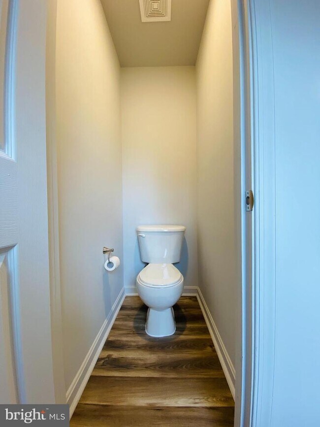 Building Photo - 5147 Mallards Landing Dr