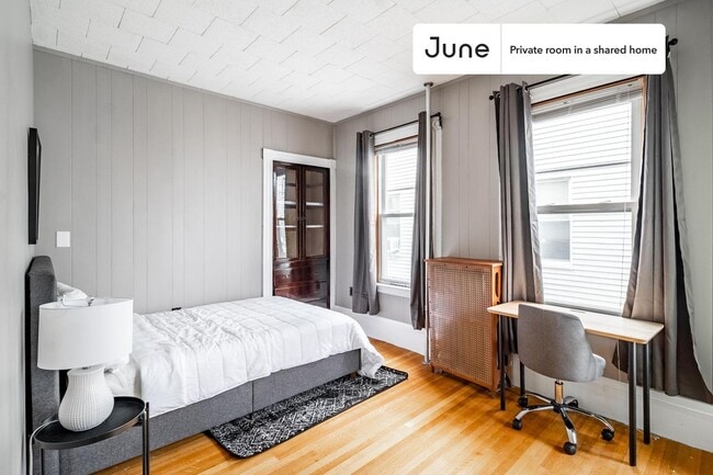 Building Photo - 106 Beacon St