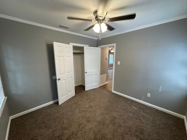 Building Photo - 163 Potter Dr