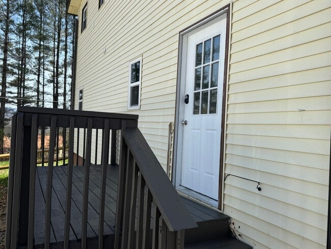 Building Photo - Towneview Estate