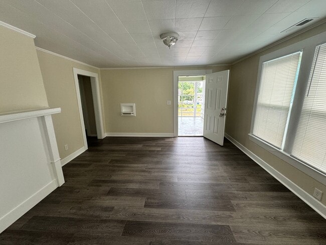 Building Photo - 2/1 House currently being remodeled. Shoul...