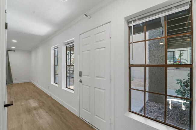 Building Photo - Stunning 2-bedroom, 2-bathroom home in the...