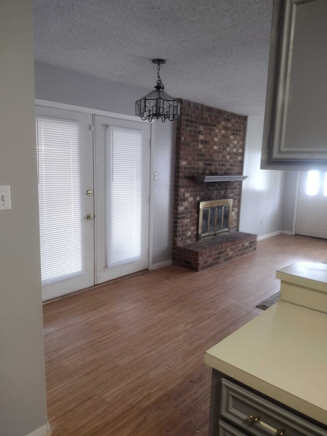 Building Photo - 525 Broad St