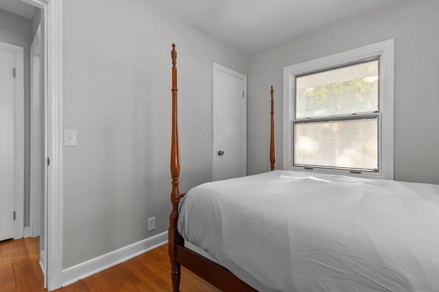 Building Photo - 810 E Pershing St