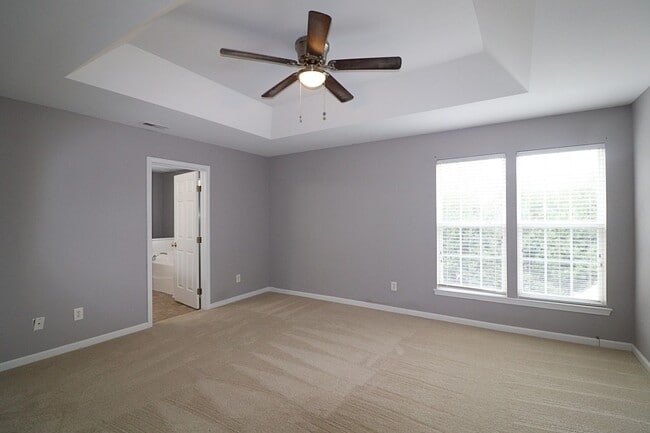 Building Photo - Great 3 Bed 2.5 bath townhome in Sunset Po...