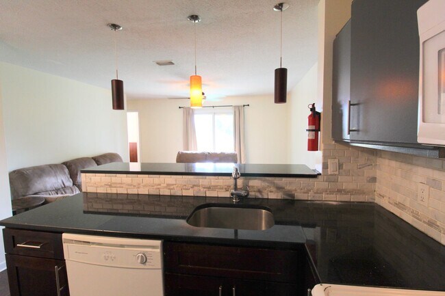 Building Photo - 1342 Hunters Rd