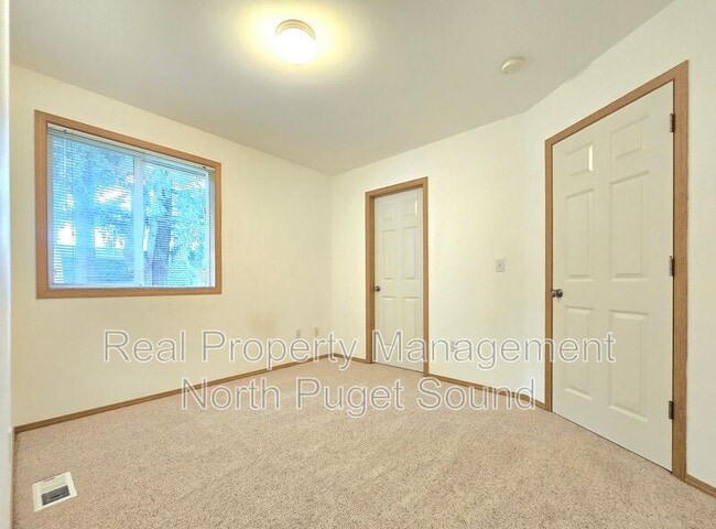 Building Photo - 6624 206th Pl NE