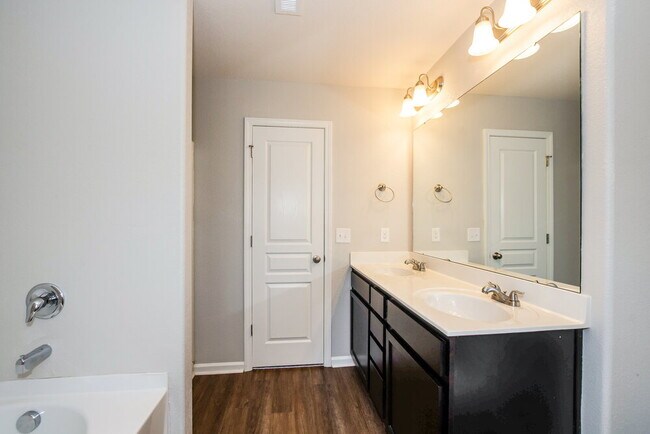 Building Photo - 4621 Montelena Dr