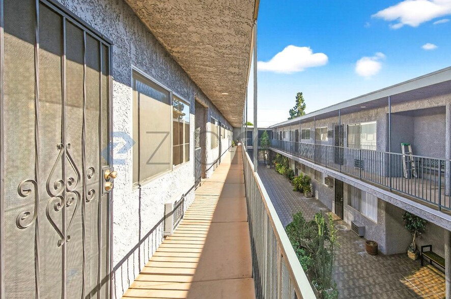 Building Photo - 240 W Verdugo Ave