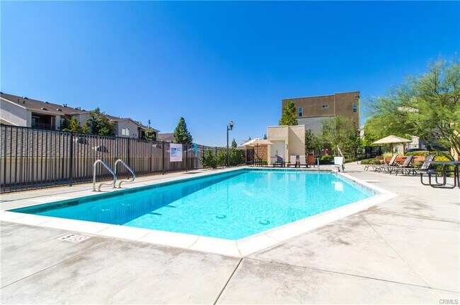 Building Photo - 741 Sawyer Pl
