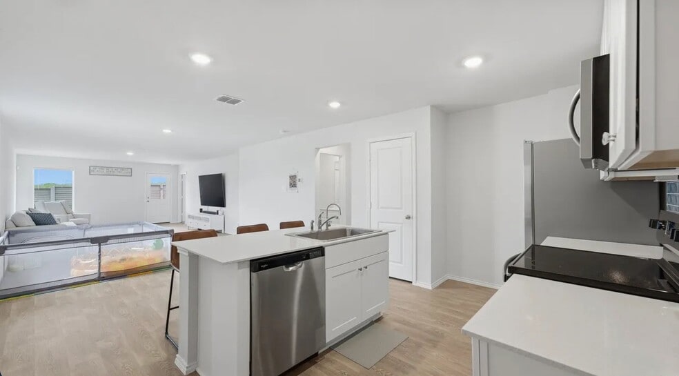 Building Photo - 303 Wild Goose Dr