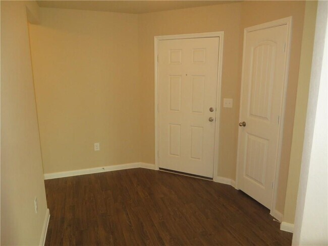 Building Photo - 245 Voss