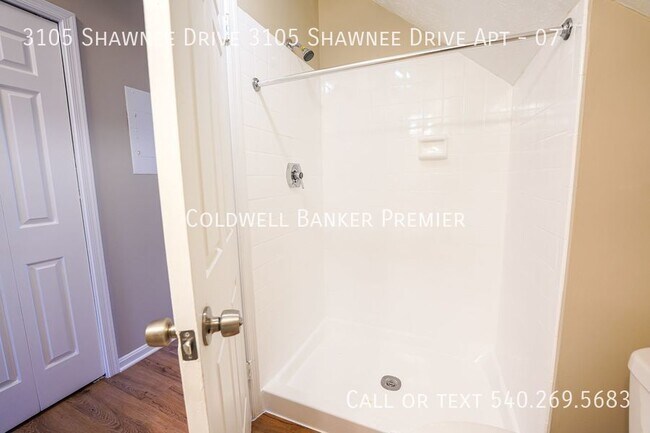 Building Photo - 3105 Shawnee Dr