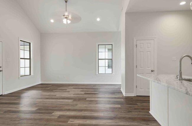 Building Photo - 105 Santa Marta Dr