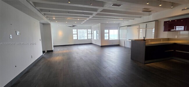 Building Photo - 5255 Collins Ave