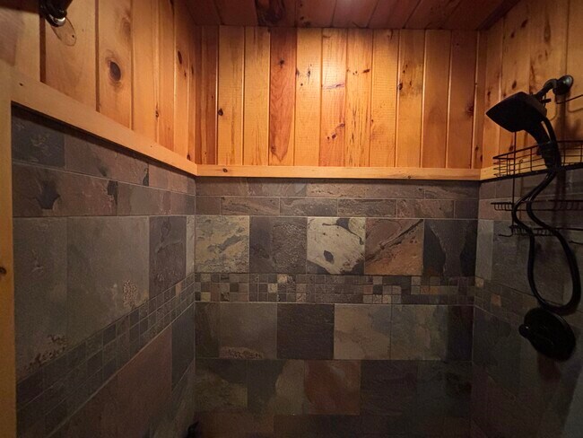 Building Photo - 37 Camp Ln
