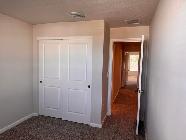 Building Photo - 496 Salisbury Cir