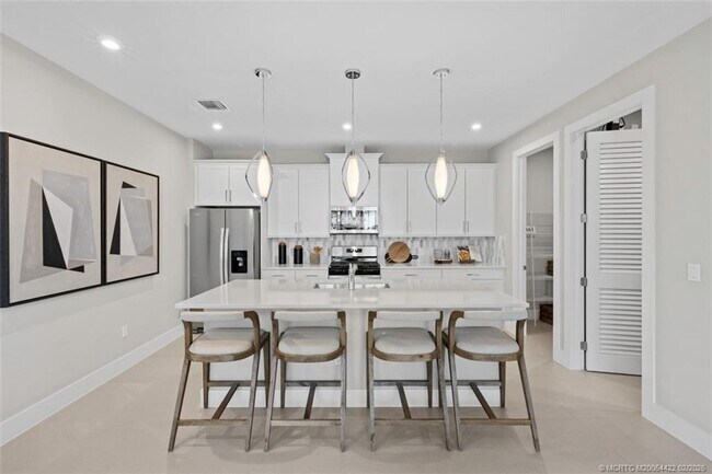 Building Photo - 823 SW Pr Ave