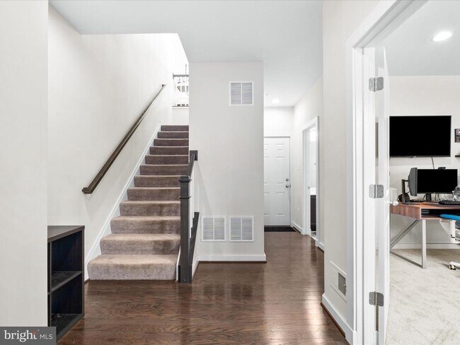 Building Photo - 831 Badger Ave