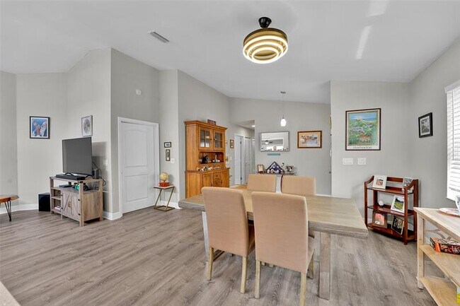 Building Photo - 7917 Travelers Tree Dr