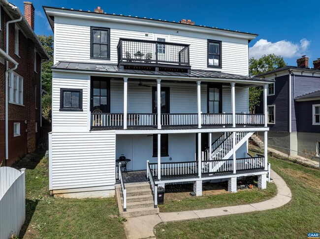 Building Photo - 830 E Beverley St