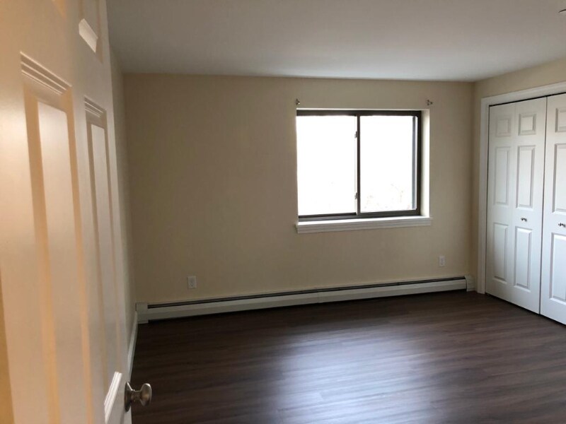 Building Photo - 65 Log St