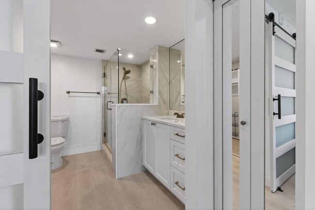 Building Photo - 301 S Seas Dr