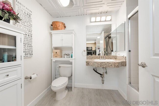 Building Photo - Modern East Village 1 Bedroom at Smart Cor...