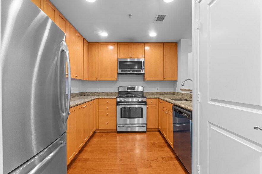 Building Photo - 3650 S Glebe Rd