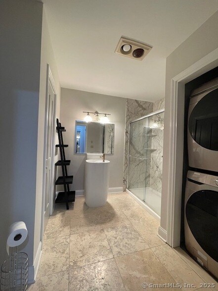 Building Photo - 69 Harbour Close