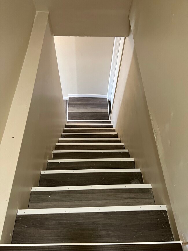 Building Photo - 10 Perley St